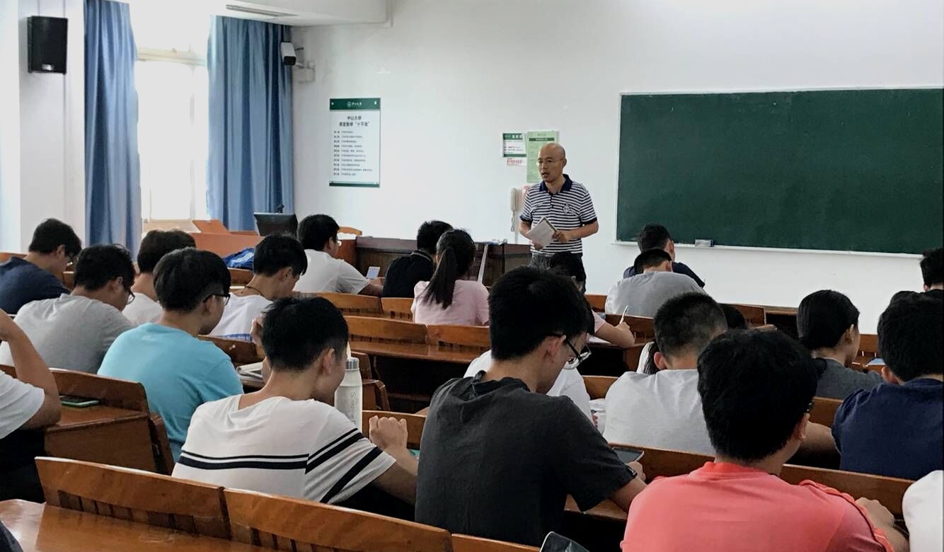 学在中大,大力推进人才培养力度;追求卓越,多渠道促进本科生科研素养